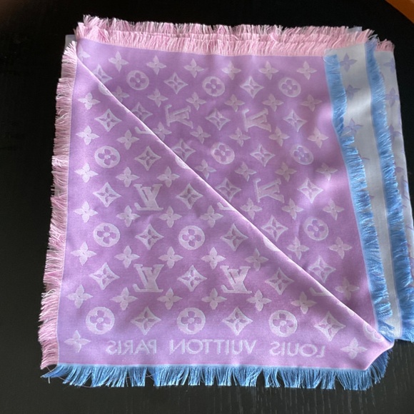 NEW Louis Vuitton Scraf - Picture 2 of 9
